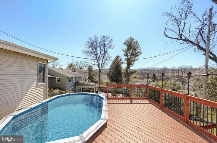 Property Photo: 232 Winding Way PA 17011