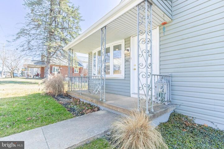 Property Photo:  282 E Broadway  PA 17356 