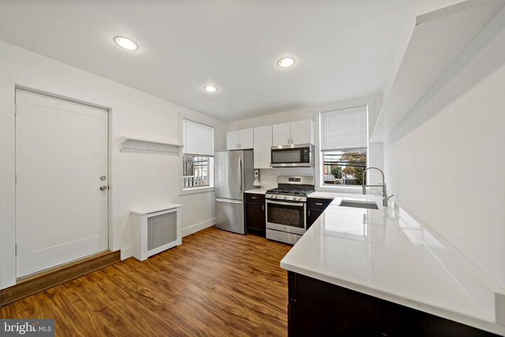 Property Photo:  2400 S Hutchinson Street 2  PA 19148 