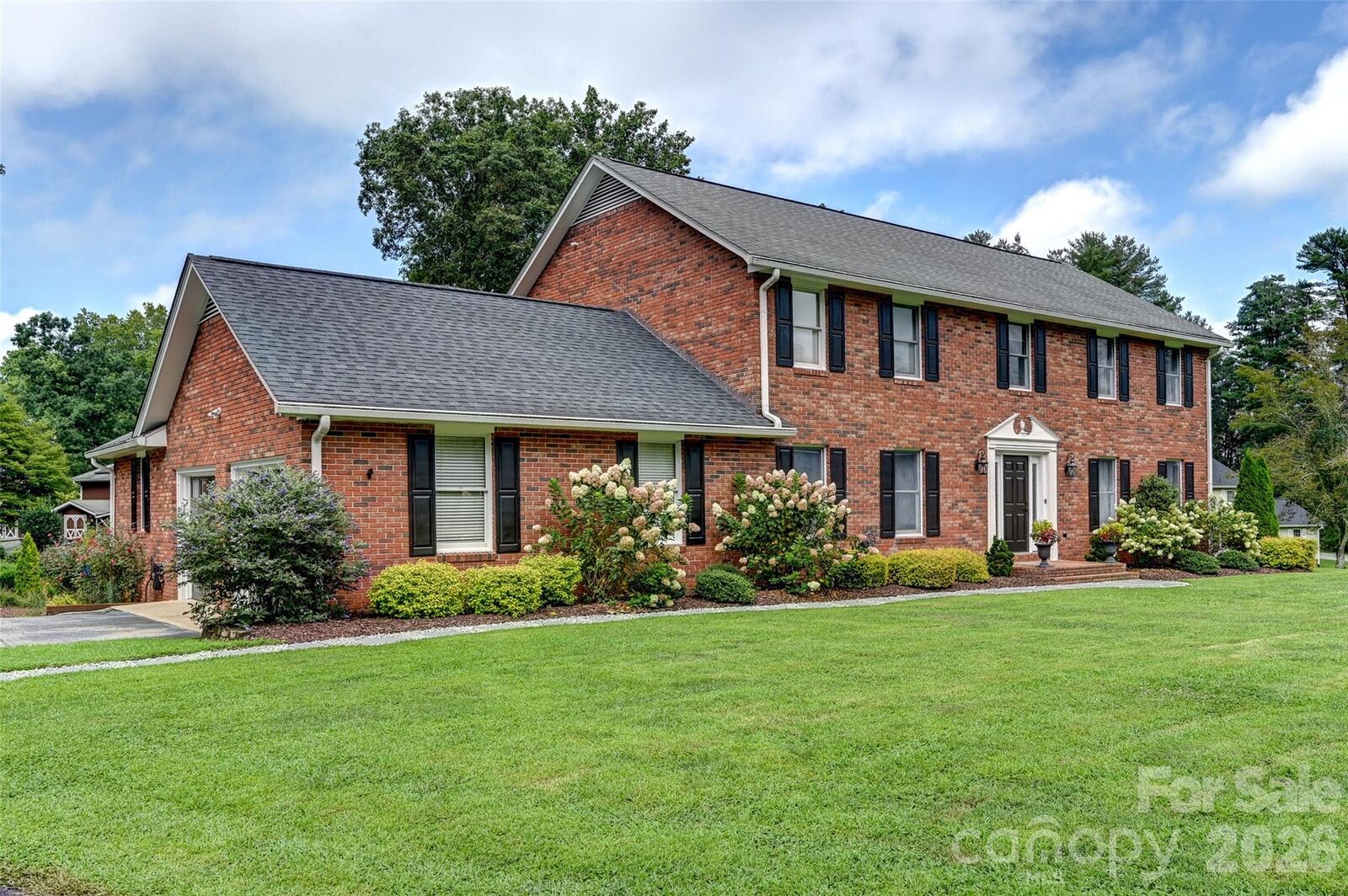 Property Photo: 507 Fenwick Court NC 28739