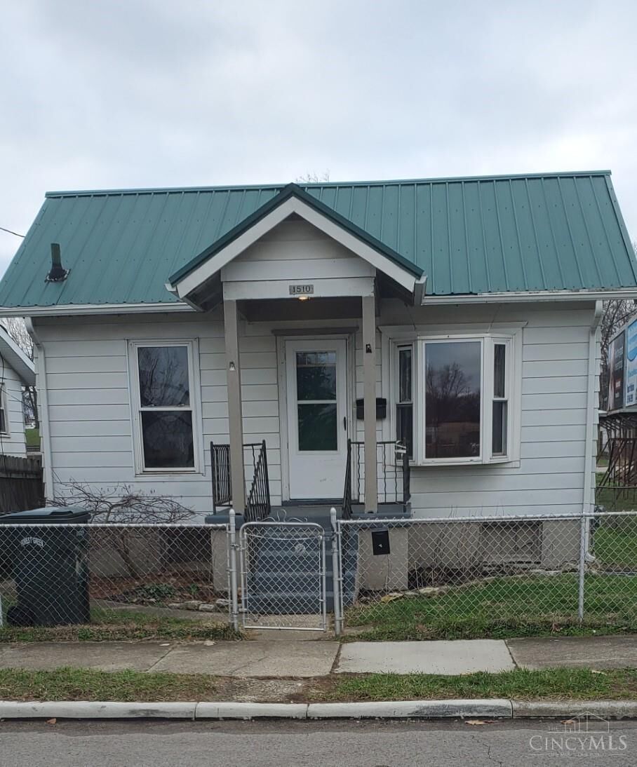 Property Photo:  1510 Plum Street  OH 45042 