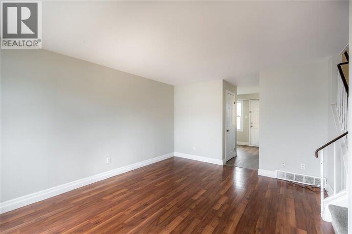 Photo de la propriété:  27 Turner Drive 32  ON N7S 4R9 