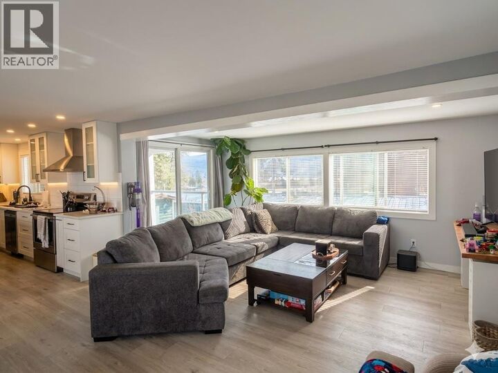 Property Photo:  1860 Boucherie Road 102  BC V4T 2A3 