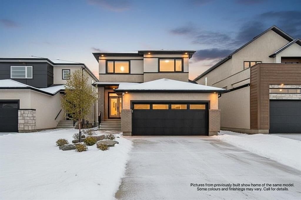 Property Photo:  353 Desrosiers Drive  MB R2C 5T5 