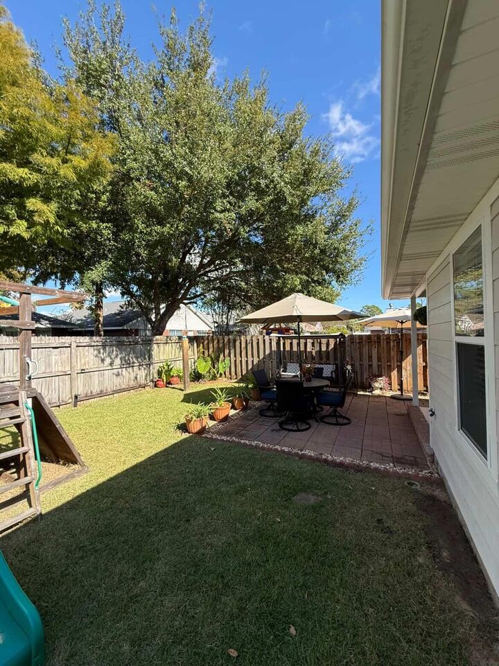 Property Photo:  1619 Fenwick Avenue  FL 32547 
