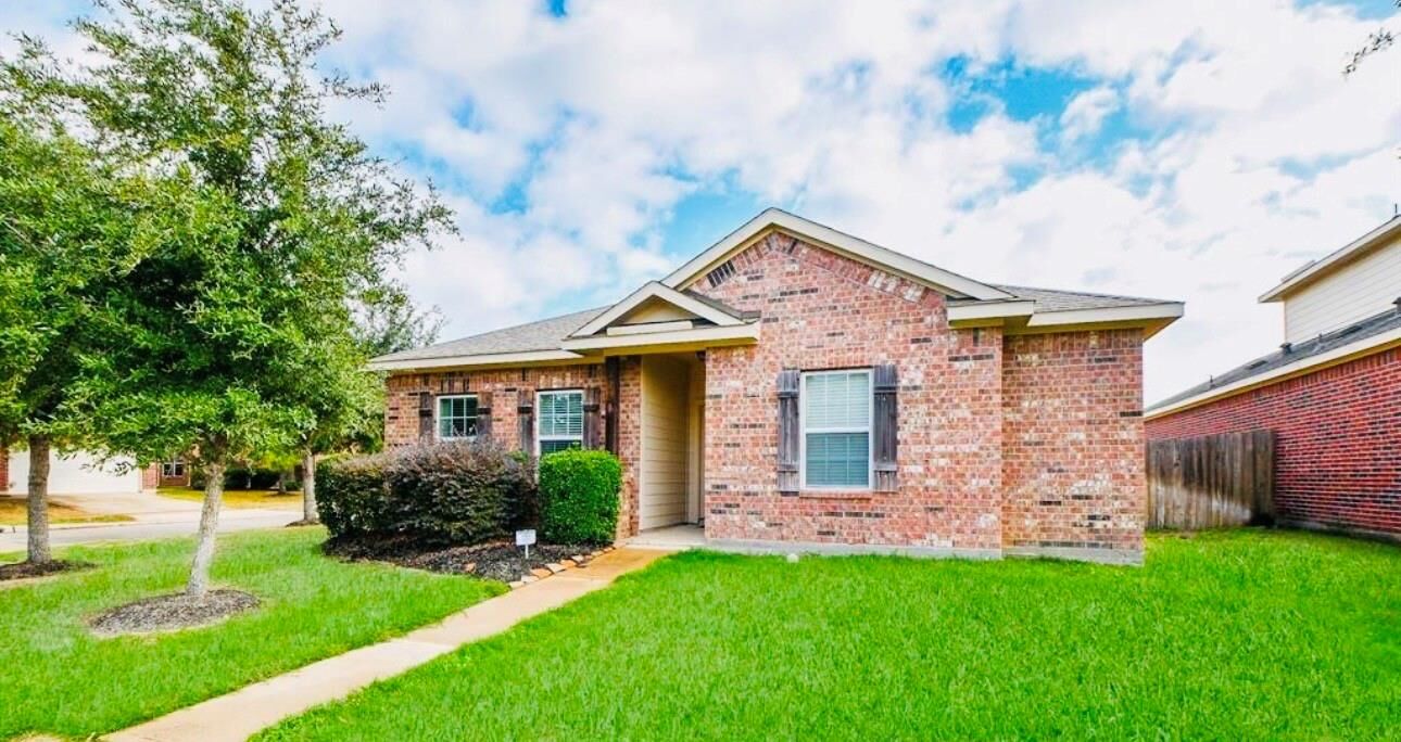 Property Photo:  8238 Almera Falls Drive  TX 77433 