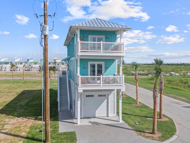 Property Photo:  719 Seaside Dr  TX 77650 