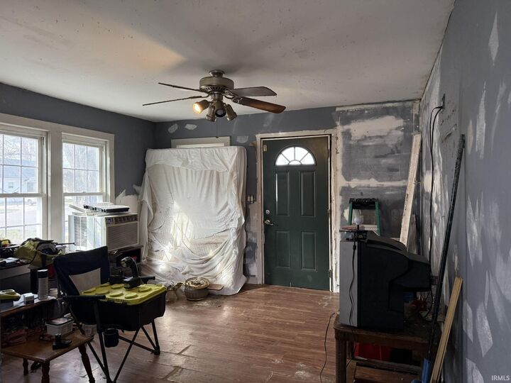 Property Photo:  607 Short Elm Street  IN 47601 