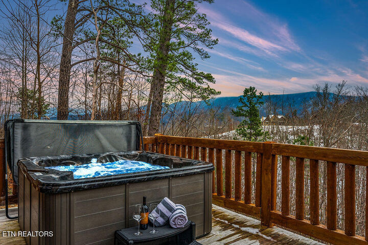 Property Photo:  1032 Twin Oaks Rd  TN 37738 