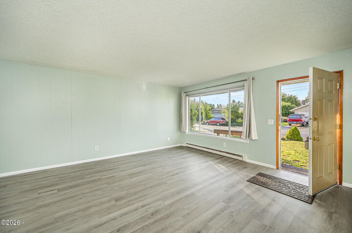 Property Photo:  334 NE San-Bay-O Circle  OR 97365 