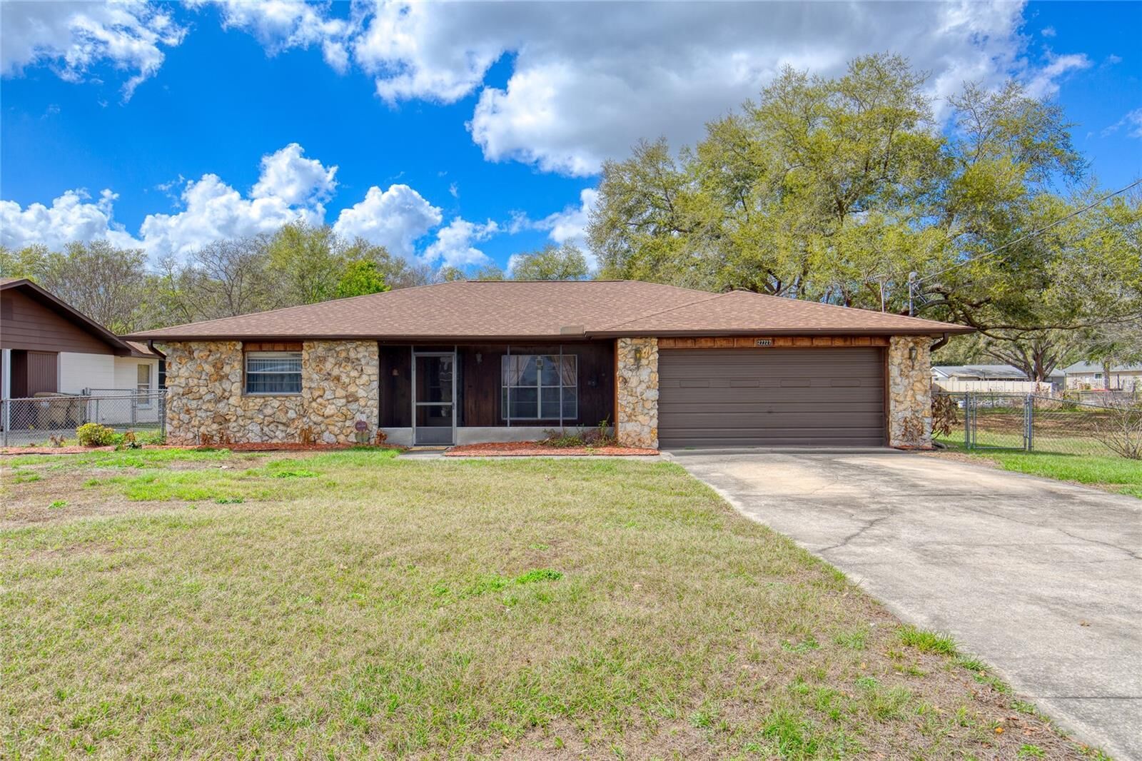 Property Photo:  27727 Lois Drive  FL 32778 