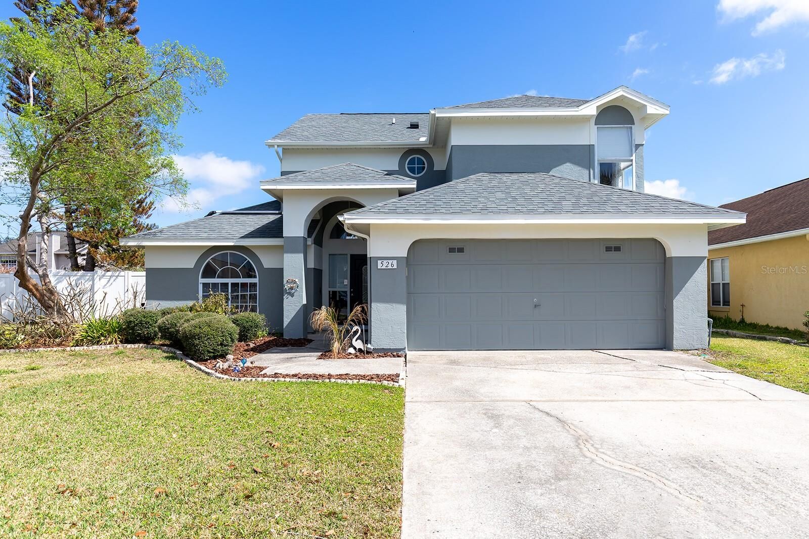 Property Photo: 526 Whittingham Place FL 32746