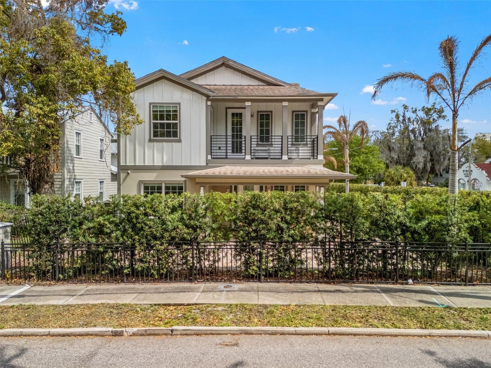 Property Photo:  555 Peachtree Road  FL 32804 