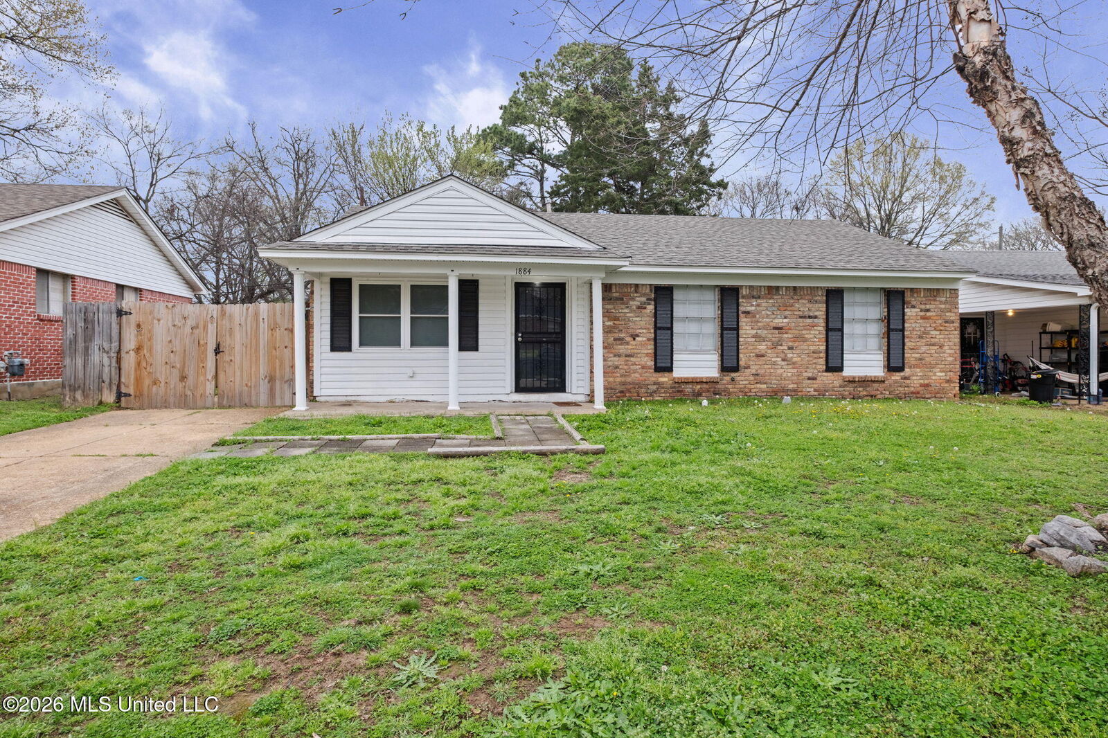 Property Photo:  1884 S Conerly Drive  MS 38671 
