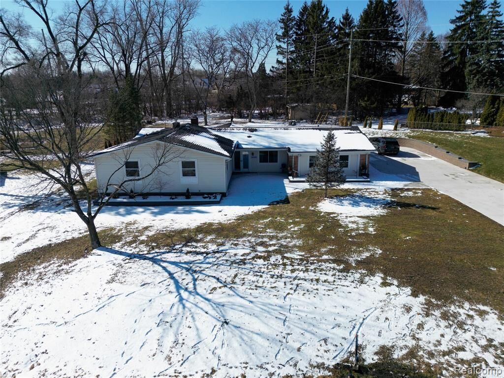 Property Photo:  38309 Southfarm Lane  MI 48167 8961 
