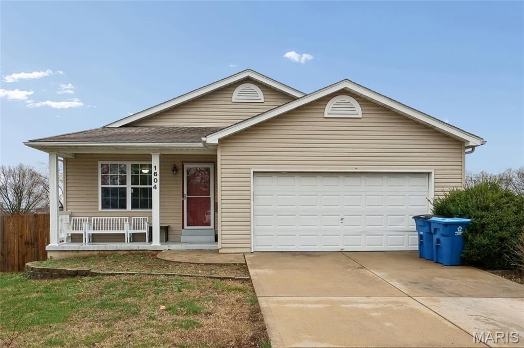 Property Photo:  1604 Ville Gloria Lane  MO 63042 