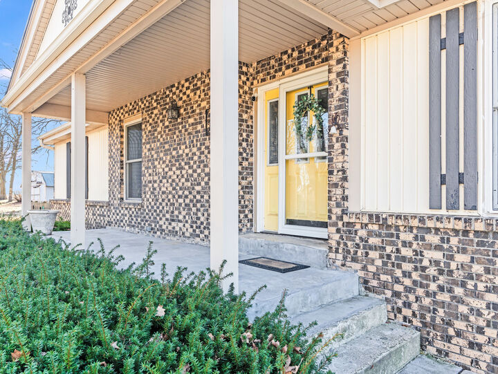 Property Photo:  109 E Oak Knoll Drive  IL 60520 