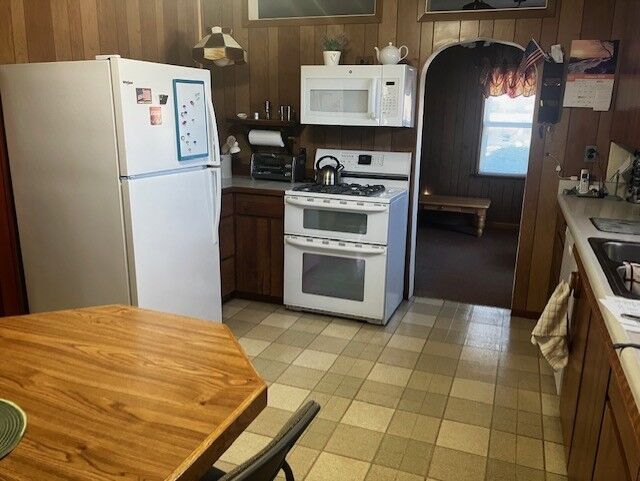 Property Photo:  425 E Dakota Street  IL 61362 