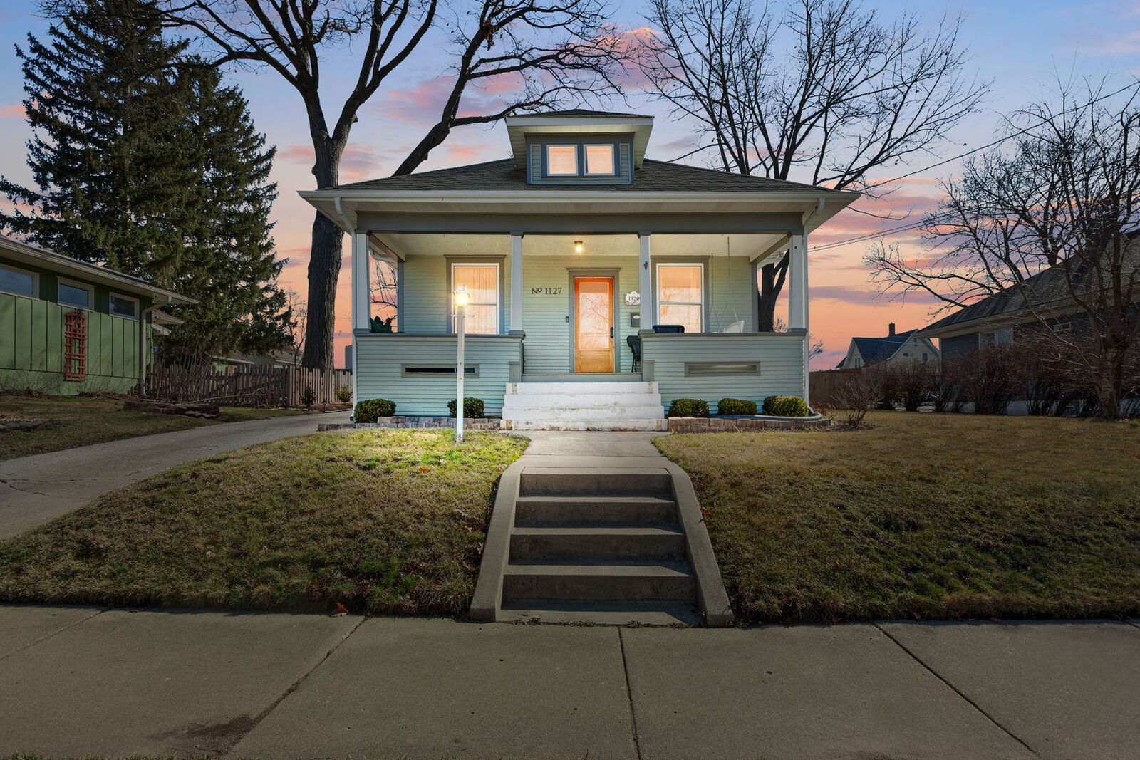 Property Photo:  1127 Morton Avenue  IL 60120 