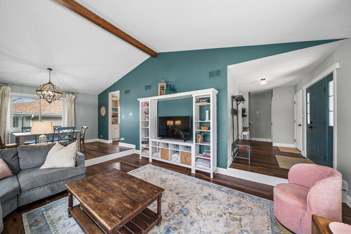 Property Photo:  6515 Deerpath Court  IL 60532 