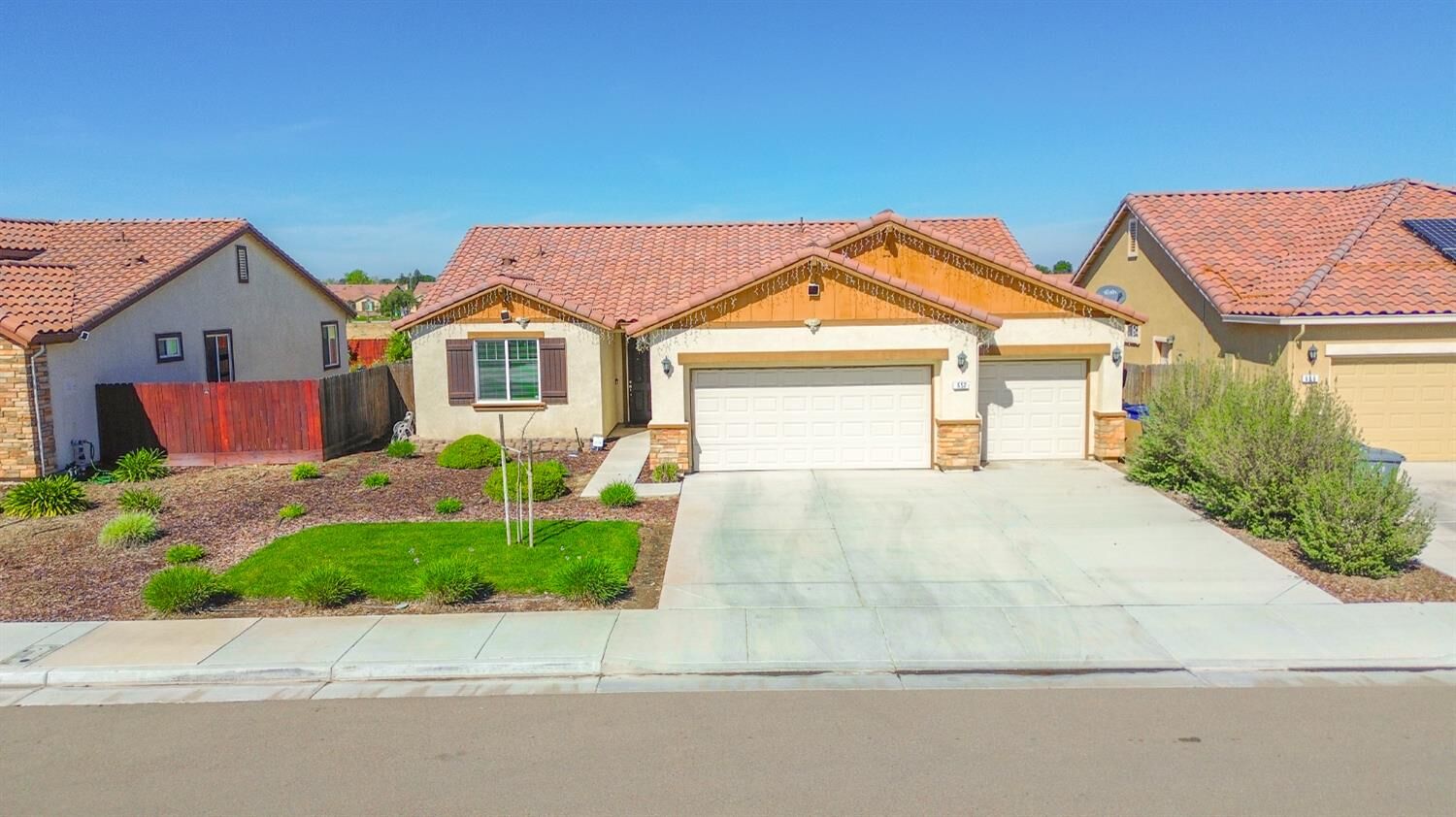 Property Photo:  652 Pinelli Drive  CA 93635 