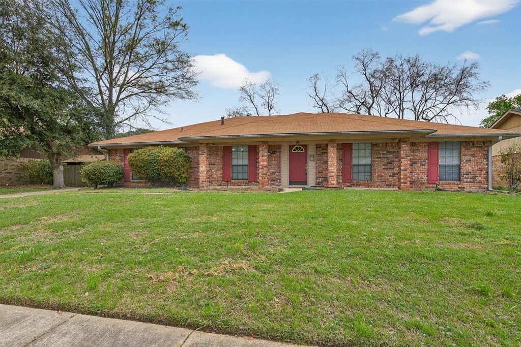 Property Photo:  2422 Somersworth Drive  LA 71118 