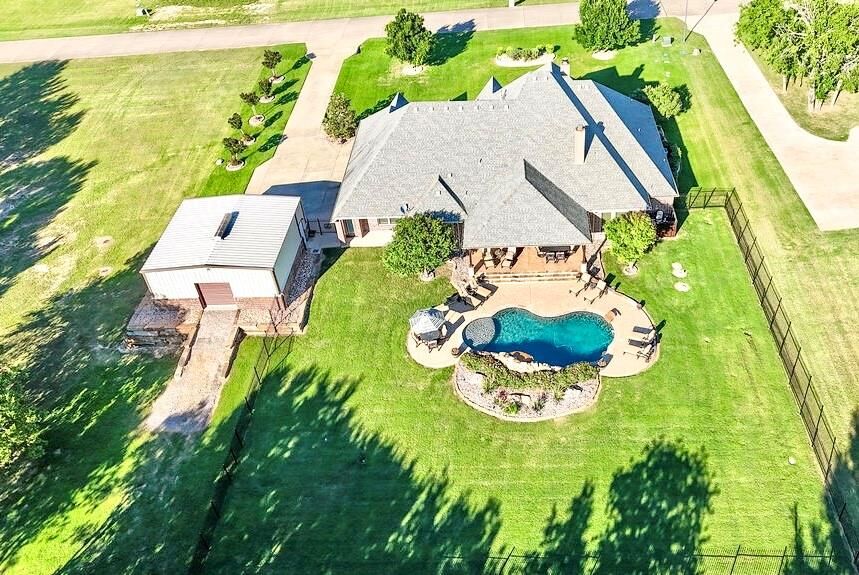 Property Photo: 1387 Shadow Lakes Drive TX 75169