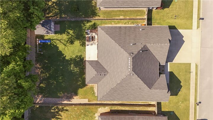 Property Photo:  1301 Hickory Street  AR 72718 