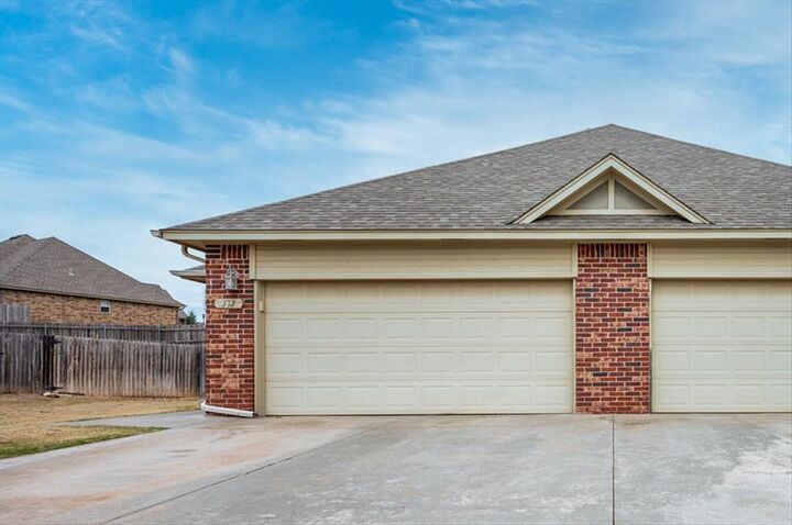 Property Photo: 13821 Oxford Drive OK 73013