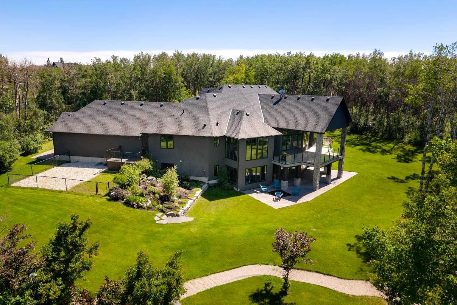 Property Photo: 274097 Havens Gate E AB T1S 4Y7