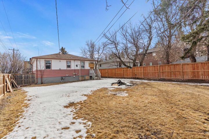 1403 43 Street SW — photo 1