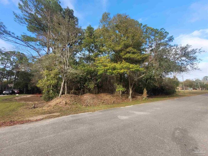 Property Photo:  8100 Pond Valley Dr  FL 32506 