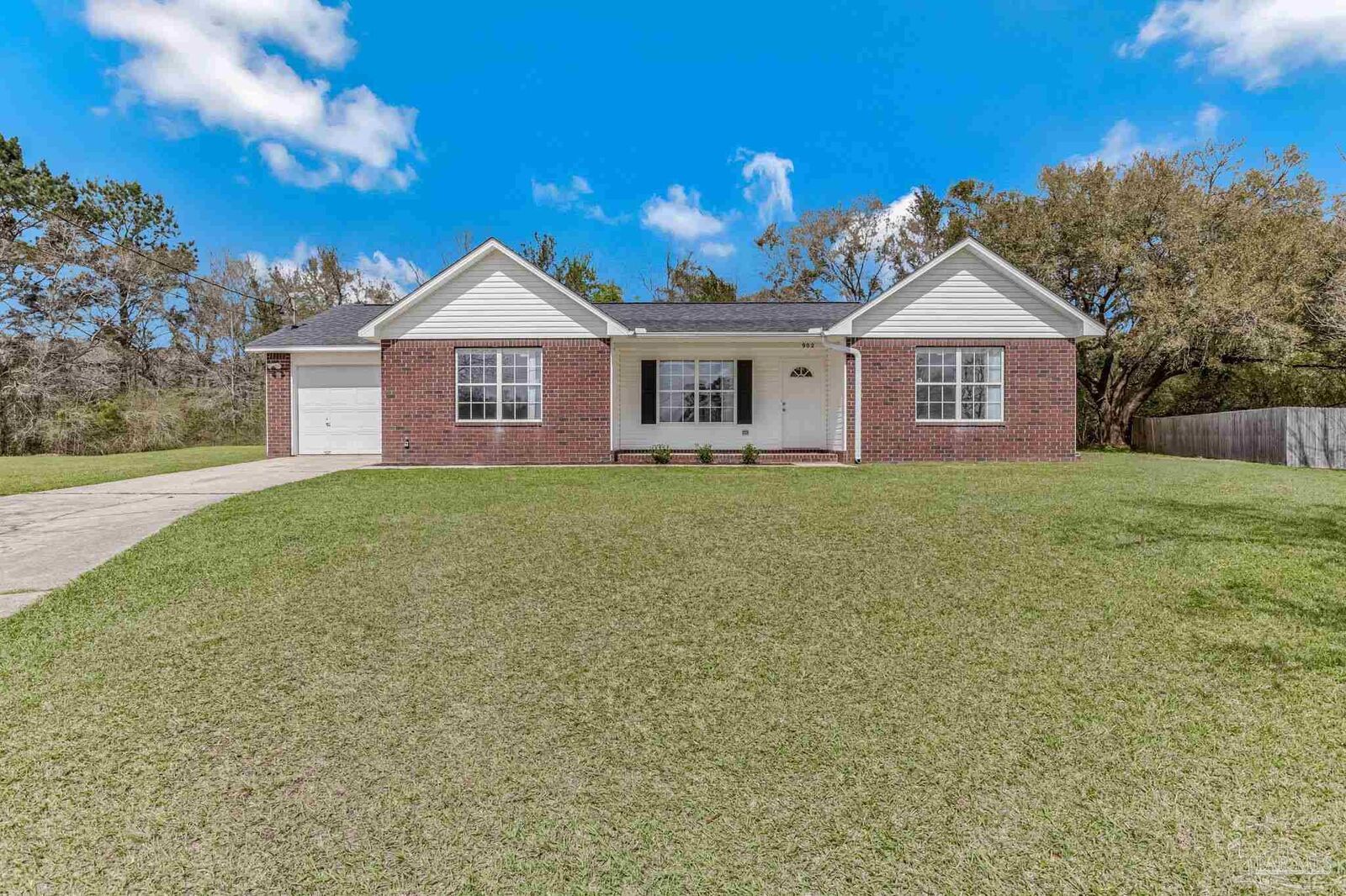 Property Photo: 902 Heathrow Dr FL 32533