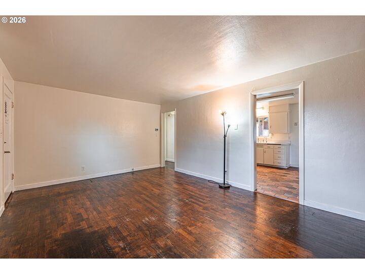 Property Photo:  630 Gilbert St  OR 97402 