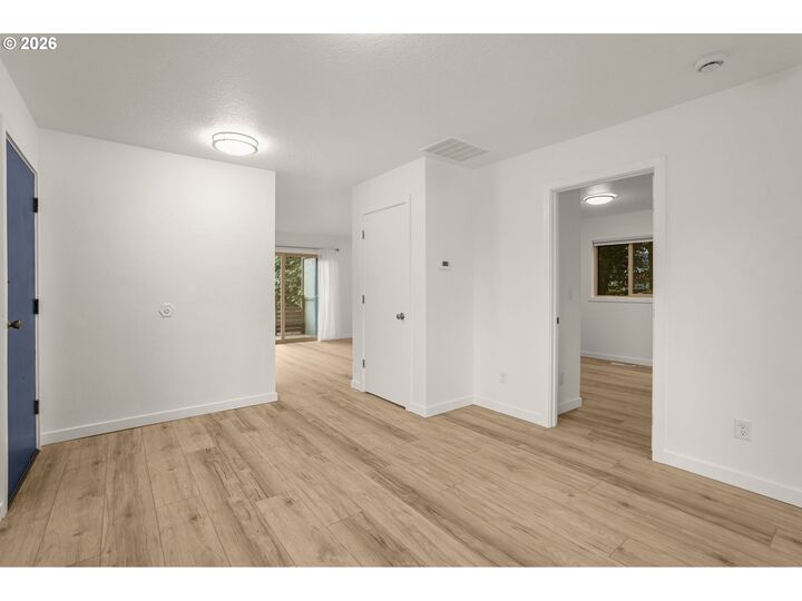 Property Photo: 3046 SW Florida Ct B OR 97219