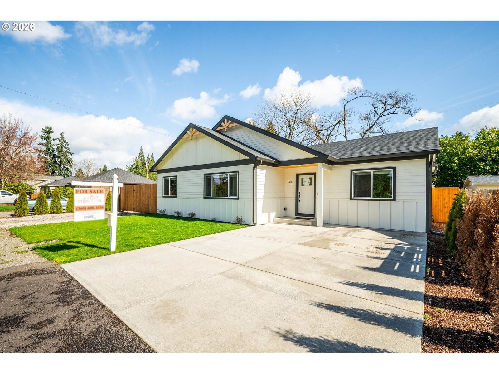 Property Photo:  601 Mt Shasta Dr  WA 98664 