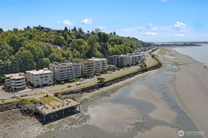 Property Photo:  1156  Alki Avenue SW 105  WA 98116 