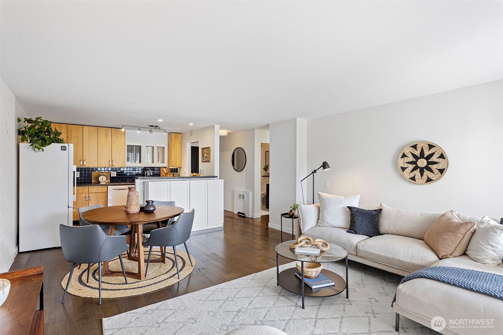 Property Photo:  632  13th Avenue E 12  WA 98102 