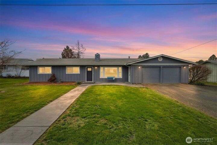 Property Photo:  1836  Pike Place  WA 99362 