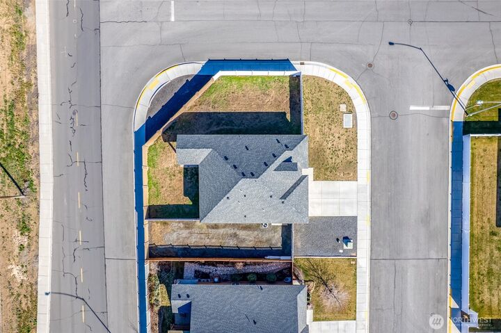 Property Photo:  1019  Hilltop Ave NE  WA 98848 