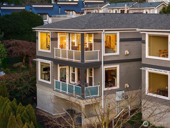 Property Photo:  11307 NE 68th Street 11307  WA 98033 