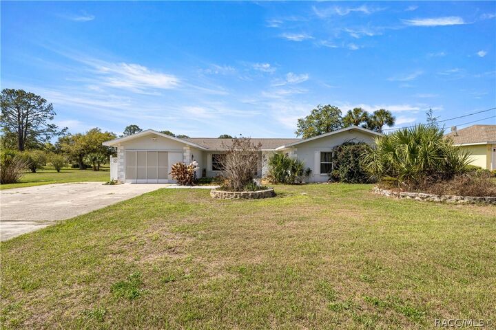 Property Photo:  818 N Country Club Drive  FL 34429 