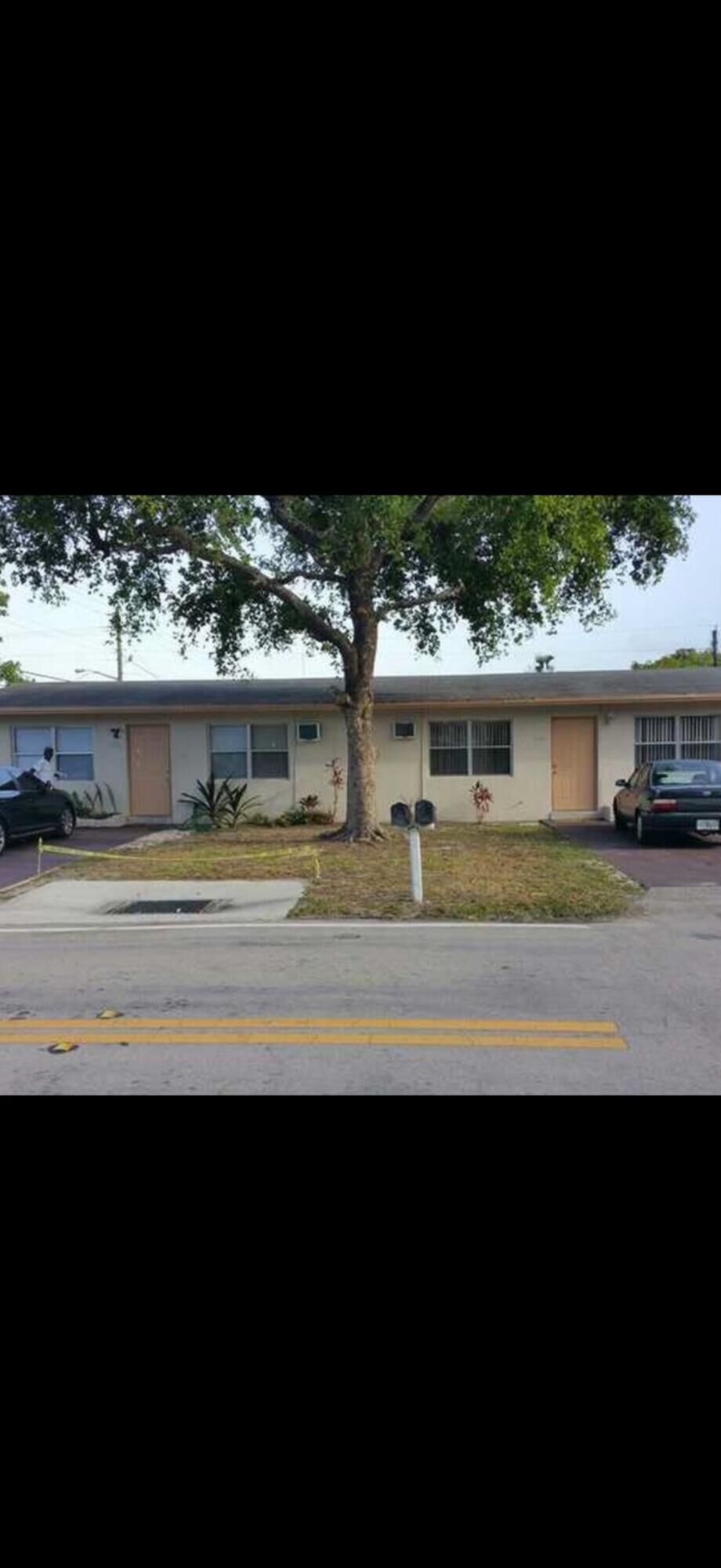 Property Photo:  2100 NW 27th Street  FL 33311 