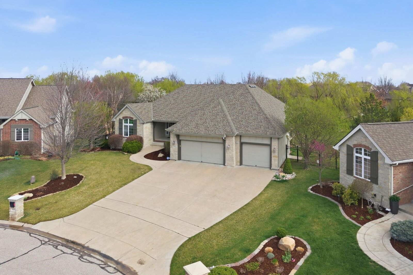 Property Photo: 1817 N Cranbrook Cir KS 67206