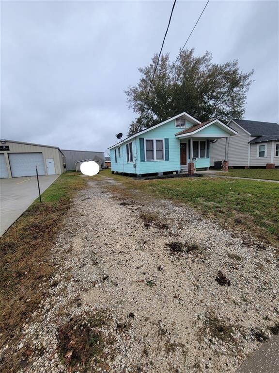 Property Photo:  105 East Street  LA 70601 