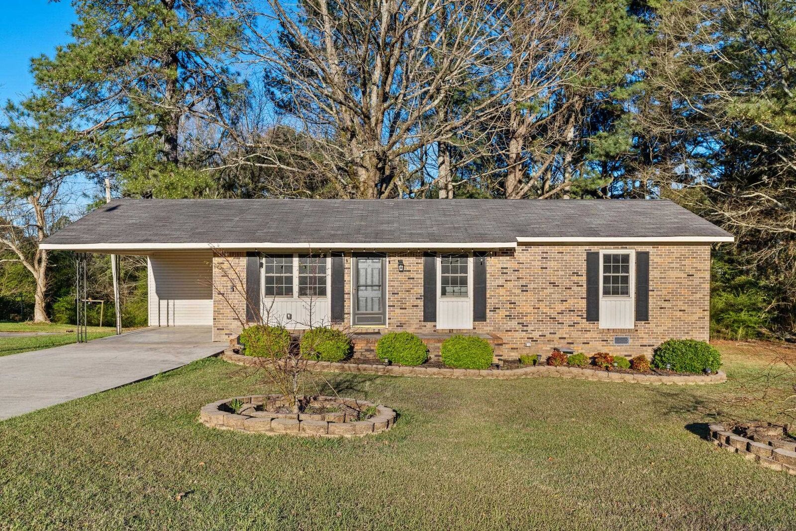 Property Photo:  105 Federer St  AL 35179 - VINEMONT 