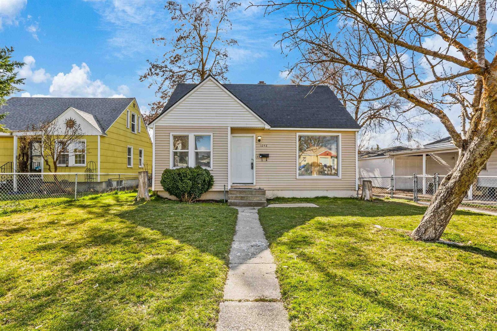 Property Photo:  1648 E Rockwell Ave  WA 99207 