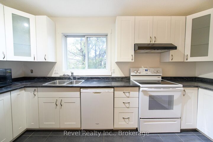Property Photo: 17 Harbour Street W 227 ON L9Y 5B4