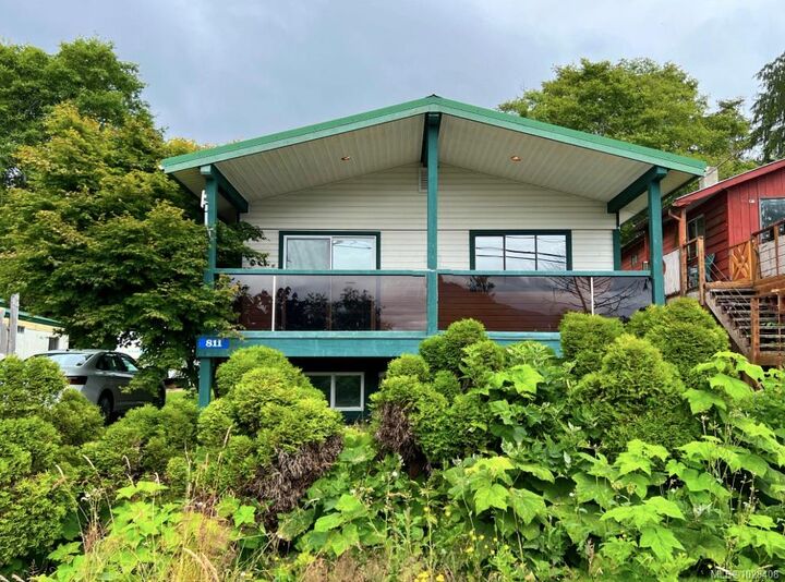 811 Oceanview Dr — photo 1