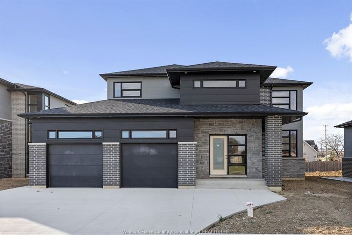 117 Hazel Crescent — photo 1